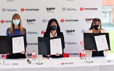 Carla Bacigalupo, Patricia Toyotoshi y Addis Merlo de Maciel, en Toyotoshi.