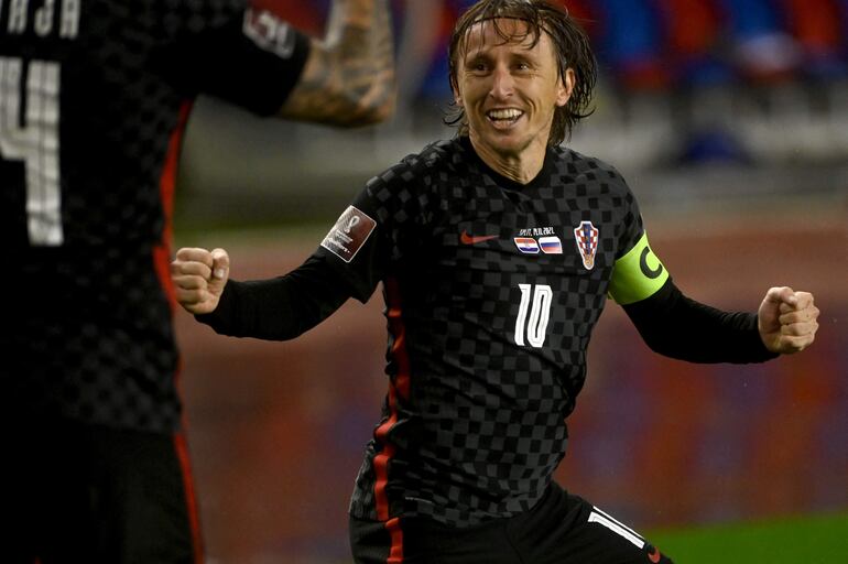  Luka Modric celebra la victoria de Croacia.