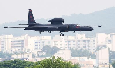 El U-2S Dragon Lady de las fuerzas estadounidenses en Corea del Sur sobrevuela el territorio sur, en momentos en que Corea del Norte reinstala sus puestos militares en sus límites y hace crecer la tensión en la región.