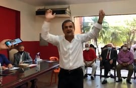 Nelson Argaña afirmó que Santiago Peña es apenas una "porrista" de Cartes.