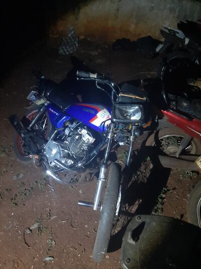 La motocicleta en que se desplazaba la víctima fatal Carlos Coronel.