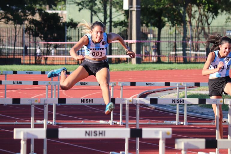 Ana Paula Argüello del Río (11 de julio de 2003), salto largo y triple.