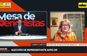 Carmen Gubetich de Cattoni, decana de la Uninorte, durante el programa Mesa de Periodistas.