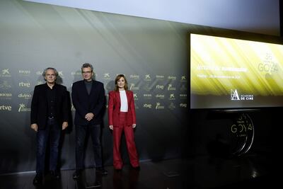 Los actores Nathalie Poza y José Coronado posan junto al productor y guionista Mariano Barroso (c) realizaron la lectura de los finalistas para los Premios Goya. La gala se celebrará en el Palau de Les Arts de Valencia el 12 de febrero de 2022.