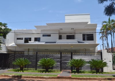 La camarista Juliana Giménez, complaciente con el clan Zacarías Irún, dice que esta residencia solo cuesta G. 194 millones.