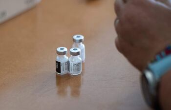 OMS confirma que los datos apuntan a que vacunas ofrecen inmunidad de 6 meses.