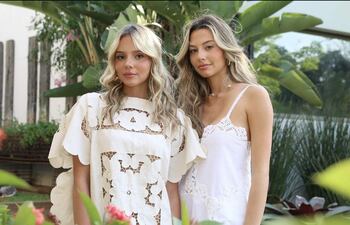 El nombre “Historias en Lino” nace de valorar el peso de la historia que lleva cada pieza y el camino recorrido hasta ser confeccionado. También como un reconocimiento a la tarea de las costureras quienes transmiten su oficio y conocimientos de generación en generación, contando de algún modo sus propias historias.