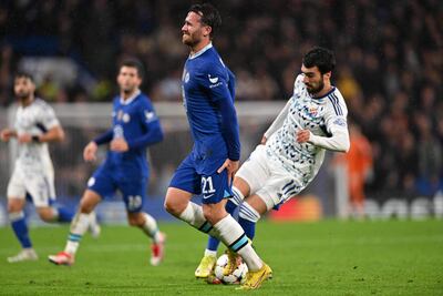 Ben Chilwell (C), jugador del Chelsea, en e momento de lesionarse durante un parte de Champions contra el Dínamo Zagreb.