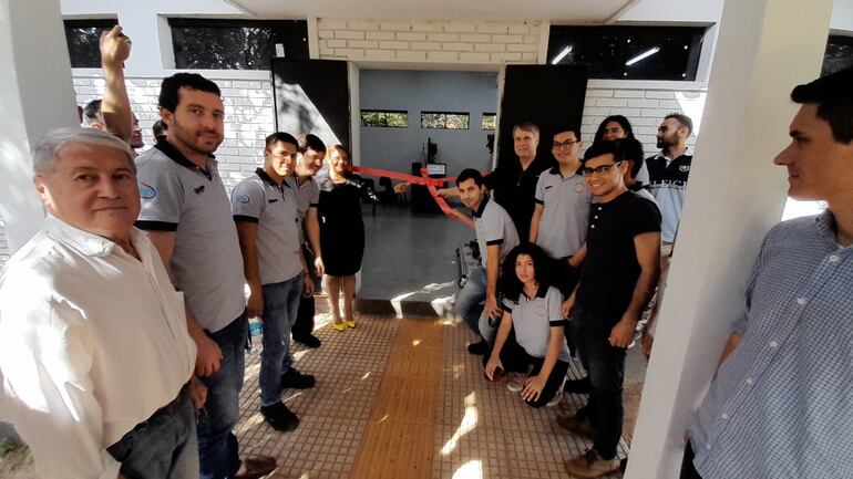 Momento en que fue inaugurado el nuevo laboratorio de equipos industriales de vanguardia del SNPP.