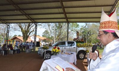 Monseñor Pedro Cóllar Noguera, obispo de Misiones y Ñeembucú, durante la misa en honor a San Miguel.