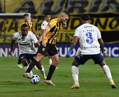 Guaraní y Emelec se enfrentan en el Olimpia