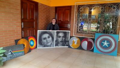 Derlis Olmedo, desde que descubrió su habilidad realizó varias obras con hilos tensados.