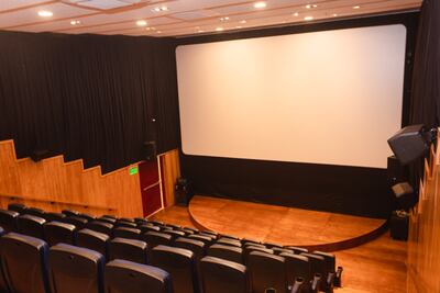 La moderna sala de Las Hortensias cuenta con 70 butacas y una pantalla gigante en 2D.