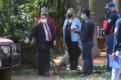 El abogado Rodrigo Huespe dialoga con los intervinientes.