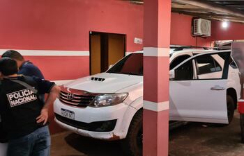 Camioneta supuestamente usada por sicarios que ultimaron a Adilson Arrúa Galeano.