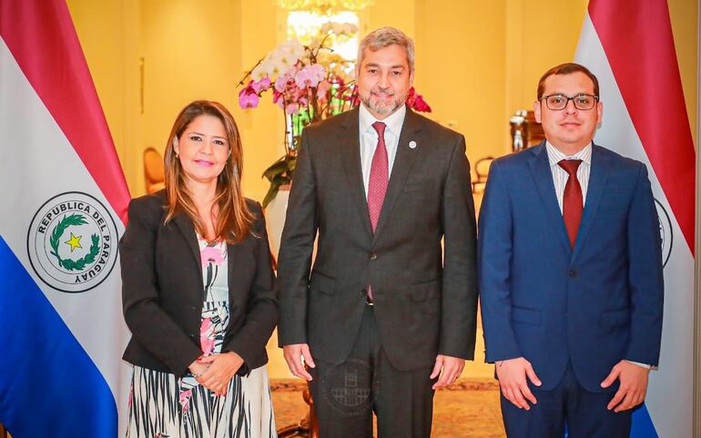 Cecilia Pérez, fue la segunda en ser entrevistada por el presidente de la República, Mario Abdo Benítez.