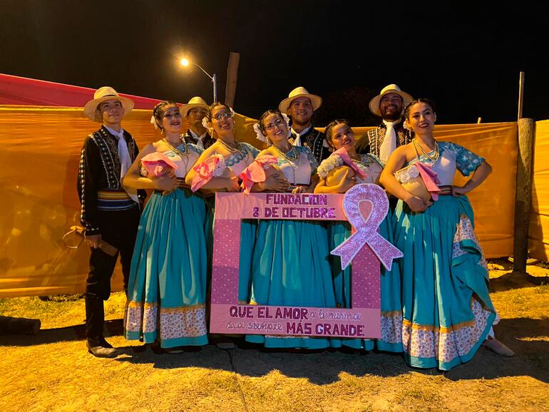 Integrantes del ballet de danza de la ciudad de Vallemi.