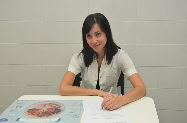 Lic. Rocío Arguello, nutricionista de la Unidad de Tratamiento Multidisciplinario de la Obesidad de Adultos del Hospital de Clínicas.