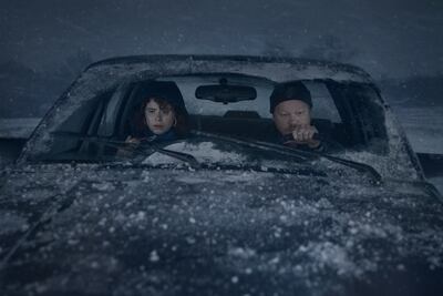 Jessie Buckley y Jesse Plemons en "Pienso en el final".