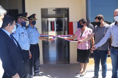 Las autoridades policiales, locales y nacionales inauguraron este miércoles la nueva sede de la comisaría 17 en Santa Rosa del Monday.