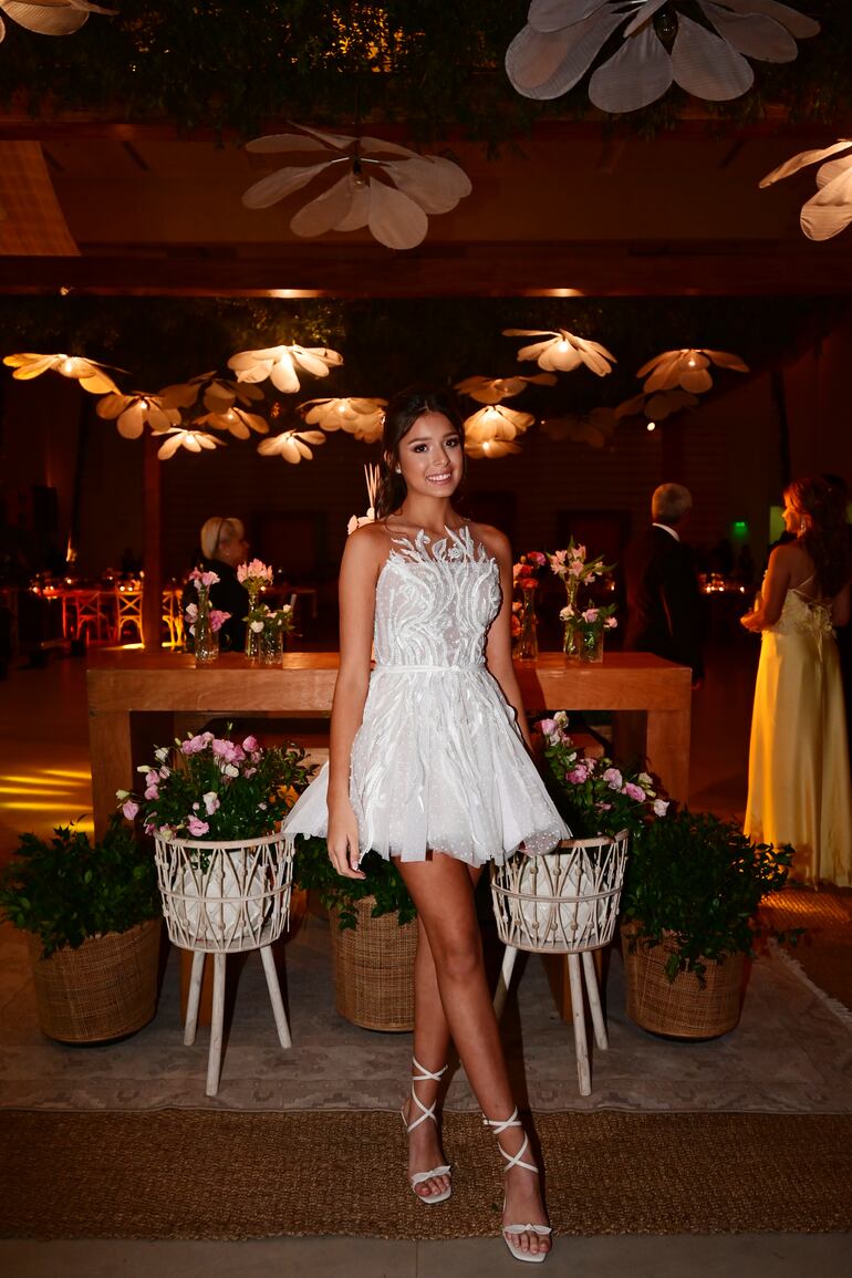 La quinceañera lució un vestido diseñado y confeccionado por Stephanie Gosling. 