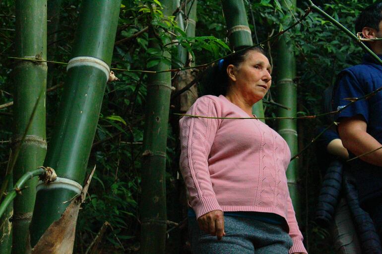 Doña Dominica, observando su Timbó que se llevó el cuarto puesto en Los Colosos de la Tierra del 2017.