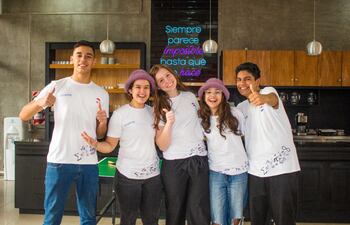 Jóvenes paraguayos que representarán al país en Olimpiadas de Matemáticas.