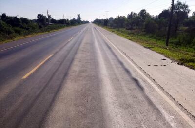 El asfaltado registra hundimientos además de los baches y  alegan que se debe a sobrecargas. Se adjudicó por G. 230.761 millones y además registra un sobrecosto de G. 46.130 millones.