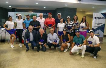 Los flamantes ganadores de la Copa Presidente que se realizó en el Asunción Golf Club (AGC).