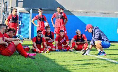 Qué se hizo mal en el primer juego, es seguro el análisis del DT Rodrigo López a los del plantel.