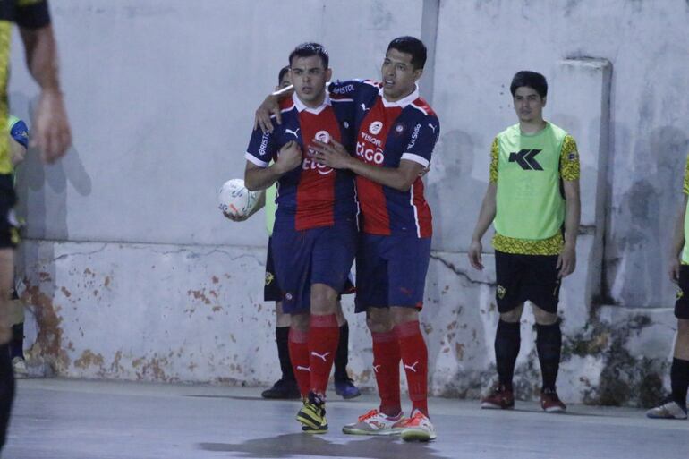 Los jugadores de Cerro Porteño festejan el triunfo sobre Deportivo Recoleta por la Liga Premium.