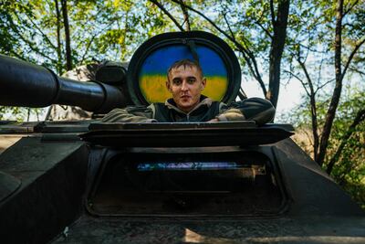 Un soldado ucraniano en un tanque en el frente de batalla, en el sur de Ucrania, el pasado sábado.