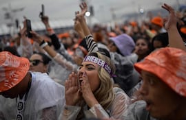 A fan of Canadian singer Justin Bieber reacts during the concert of Brazilian rock band Jota Quest on the main stage of the Rock in Rio music festival, at the Olympic Park in Rio de Janeiro, Brazil, on September 4, 2022. (Photo by Mauro PIMENTEL / AFP)