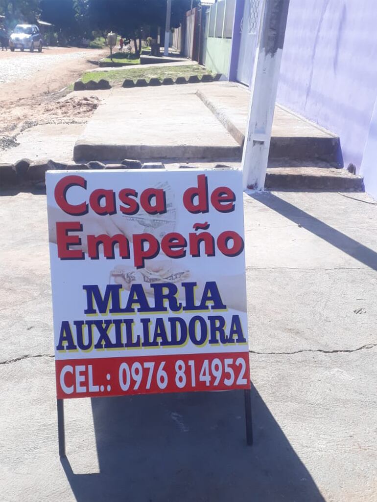 El letrero que anuncia la casa de empeño donde ocurrió el homicidio.