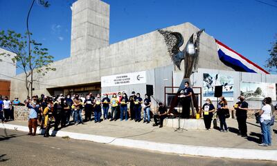 Familiares de las víctimas fatales del siniestrado Ycuá Bolaños  siguen clamando justicia por los 400 muertos que dejó el trágico suceso.