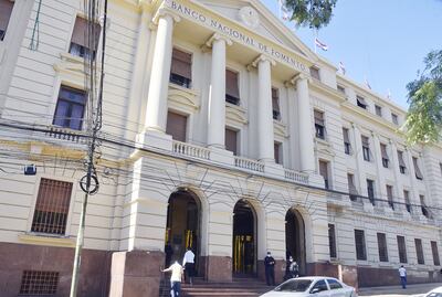 La banca estatal así como sus órganos administrativos y de control deben someterse a un sumario administrativo por parte del Banco Central a fin de aclarar inconsistencias.