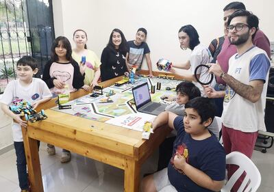 Alumnos y alumnas entre 10 y 17 años de colegios de distintas ciudades del departamento central pertenecientes al equipo Space Teens, se encuentran participando en una competencia de robótica organizada por First Lego League, en la ciudad de Río de Janeiro- Brasil.
