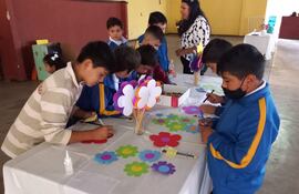 Acahay: Niños participando de las actividades por el día internacional del libro.