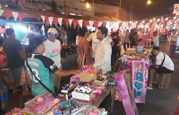 Sobre Julia Miranda Cuento, desde Cnel. Romero hasta Gral. Caballero, las calles fueron peatonales. El paseo se adornó con luces y banderines a lo largo de todo el recorrido.