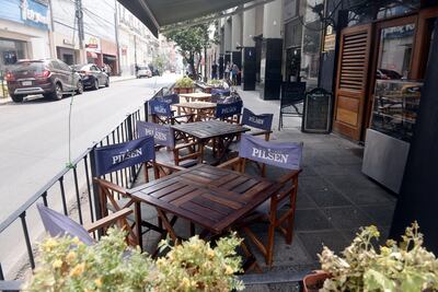 Los restaurantes y bares, sin gente, son afectados directos en su economía y piden mesa de trabajo con el Gobierno. 
.