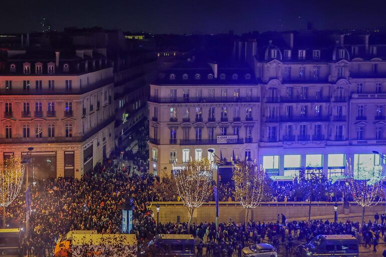 Vista general de los hincha luego de que Francia gane la semifinal de la FIFA Copa Mundial 2022 ante Marruecos.