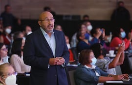 El médico del Hospital de Ginecología y Obstetricia del Instituto Mexicano del Seguro Social (IMSS) Samuel Santoyo habla durante una conferencia de prensa hoy, en el marco del Foro Nacional para Médicos Generales sobre Planificación Familiar, en la ciudad de Guadalajara, Jalisco (México).