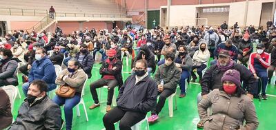 Desde este viernes, el único vacunatorio peatonal de Ciudad del Este funciona en el Polideportivo Municipal de Ciudad del Este.