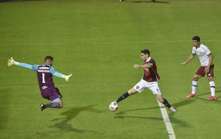 La jugada que terminó en gol de Mauro Boselli, pero que fue incorrectamente anulado por un grosero error del VAR. 