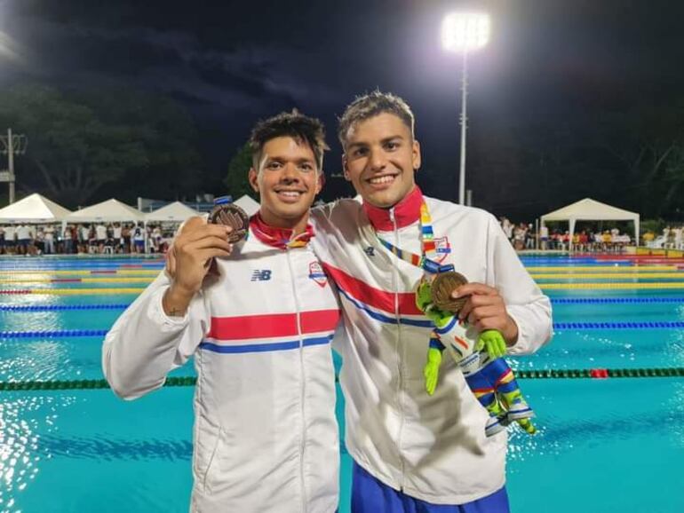Matías López (bronce) y Matheo Mateos (oro) ambos en 400 metros combinados individual.