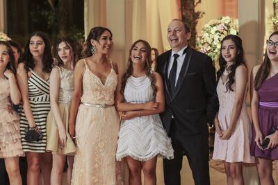 Espontaneidad. Alessia rodeada de sus padres y amigas.