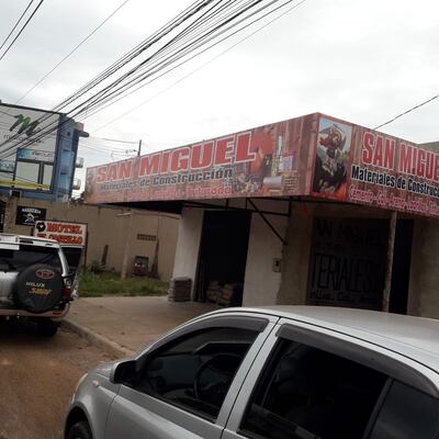 El local de venta de materiales de construcción fue "visitado" por un solitario delincuente.