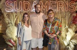 Gabriella Mendoza, Aníbal Ríos y Fabiola Dapello.