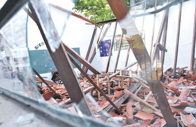 Derrumbe de aula en Lambaré.