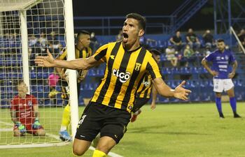 Marcos Cáceres, con problema lumbar, esperarán su recuperación hasta último momento.